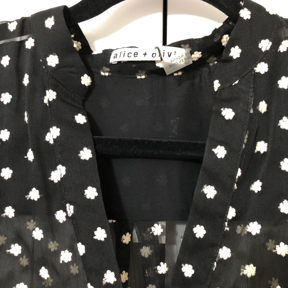 NWT: ALICE + OLIVIA Sheila Georgette Top - Picture 8 of 11